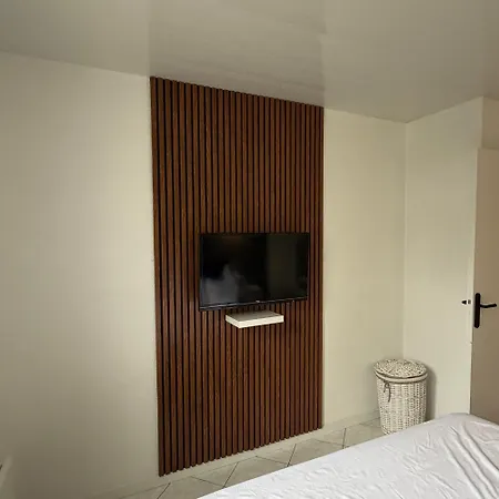 בית נופש Maison De 3 Etoiles - Sous Les Pins *