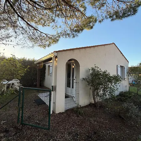 בית נופש Maison De 3 Etoiles - Sous Les Pins *