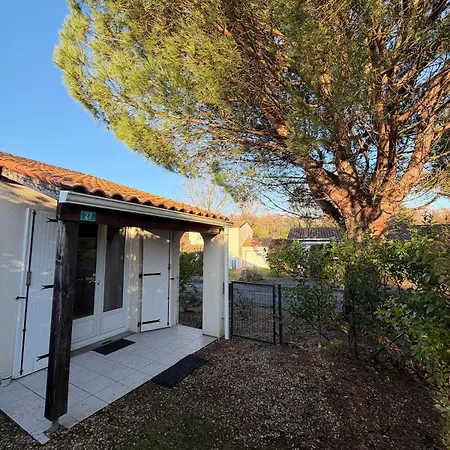 בית נופש Maison De 3 Etoiles - Sous Les Pins *